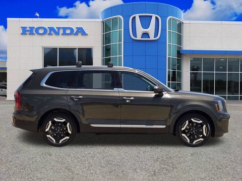 Used 2025 Kia Telluride S AWD/4WD image 2