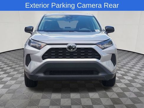 Used 2022 Toyota RAV4 LE FWD image 2