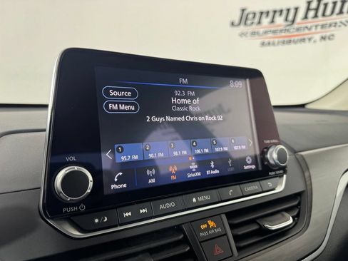 Used 2025 Nissan Altima 2.5 SV FWD image 21