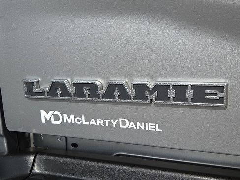 Used 2022 RAM 2500 Laramie w/ Body Color Bumper Group AWD/4WD image 9