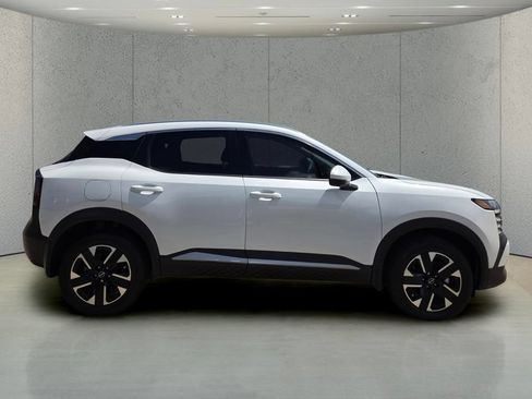 Used 2025 Nissan Kicks SR FWD image 6