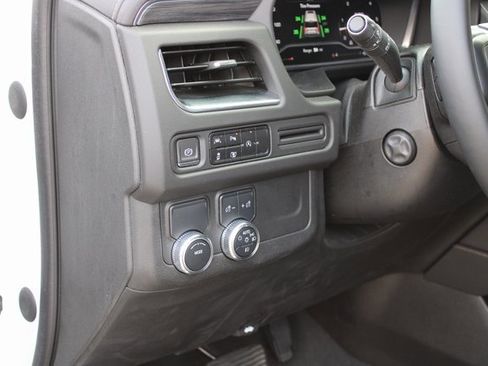 Used 2023 GMC Yukon SLT w/ SLT Premium Package image 26