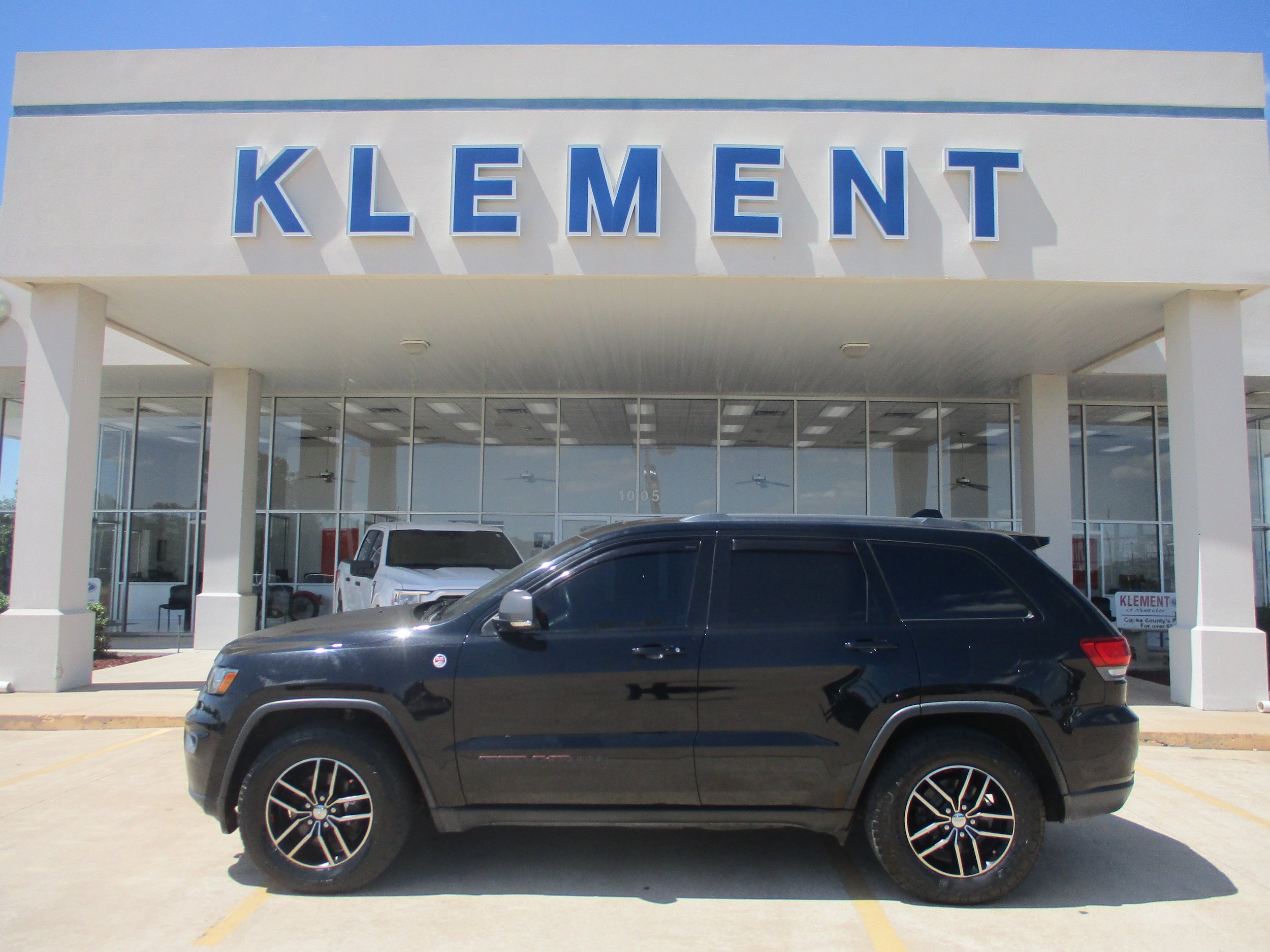 Used 2017 Jeep Grand Cherokee Trailhawk AWD/4WD image 1