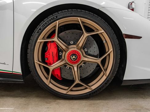 Used 2019 Lamborghini Huracan Performante AWD/4WD image 9