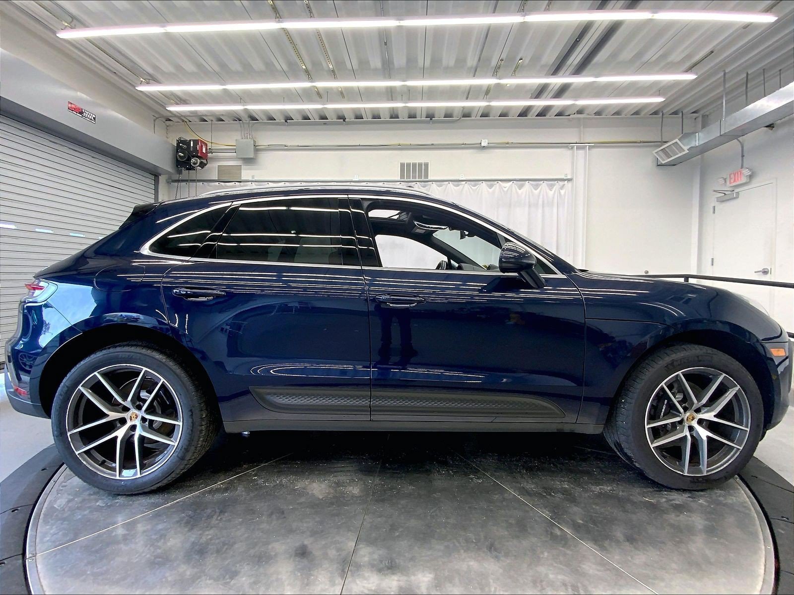 Certified 2023 Porsche Macan AWD/4WD image 8