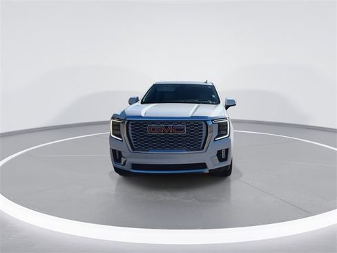 Used 2021 GMC Yukon XL Denali image 4