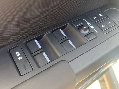 Certified 2024 Land Rover Defender 130 X-Dynamic SE image 12