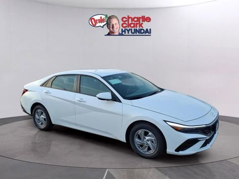 New 2026 Hyundai Elantra SE FWD image 7