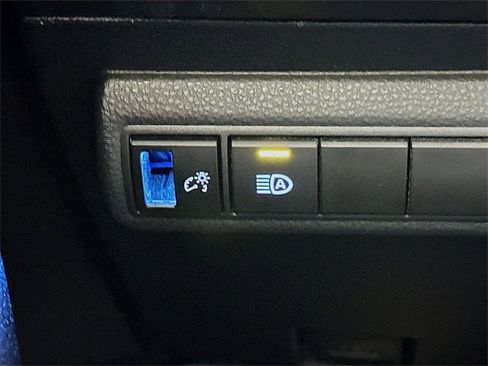 Used 2022 Toyota Corolla LE image 10