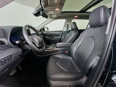 Used 2024 Toyota Highlander Platinum AWD/4WD image 33