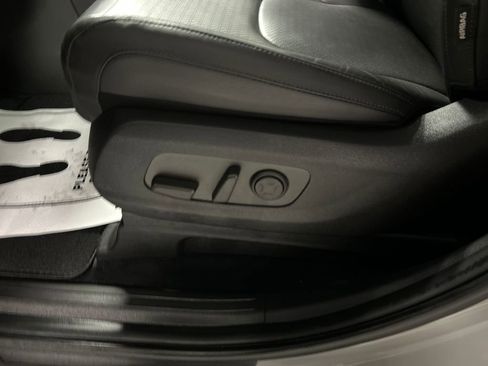 Used 2025 Kia Carnival SX Prestige FWD image 11