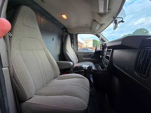 Used 2020 Chevrolet Express 2500 image 12