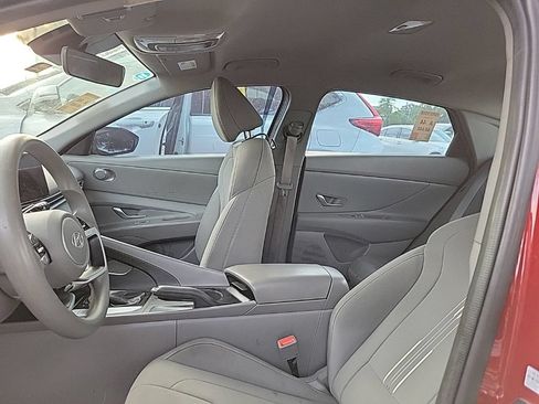 Used 2024 Hyundai Elantra SEL FWD image 6