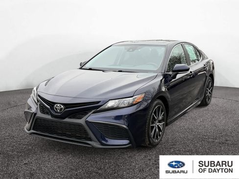 Used 2021 Toyota Camry SE image 1