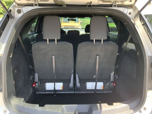 Used 2017 Ford Explorer XLT FWD image 10