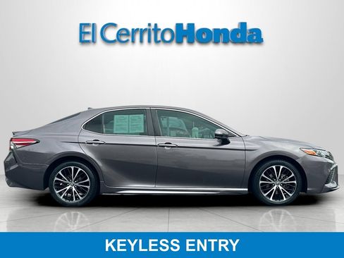 Used 2019 Toyota Camry SE FWD image 2