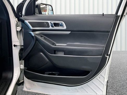 Used 2014 Ford Explorer XLT w/ Equipment Group 202A image 29