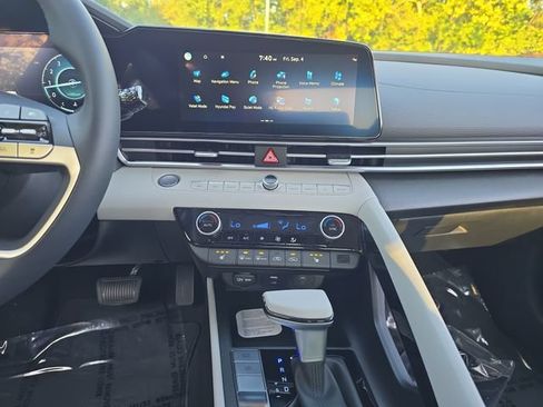 New 2026 Hyundai Elantra Limited FWD image 21