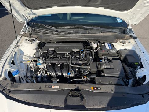 Certified 2025 Hyundai Elantra SE w/ Cargo Package image 21