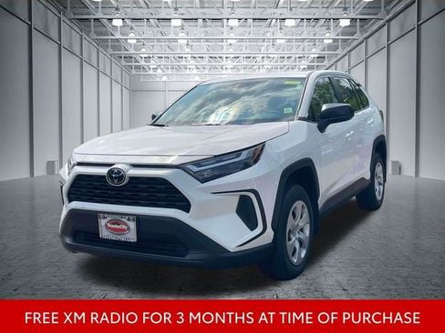 Used 2023 Toyota RAV4 LE AWD/4WD image 4