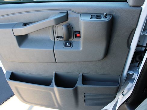 Used 2025 Chevrolet Express 2500 Extended w/ Communications Package image 27