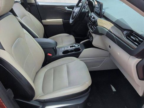 Used 2020 Ford Escape Titanium FWD image 29