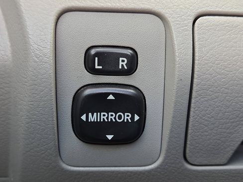 Used 2011 Toyota Camry LE image 20