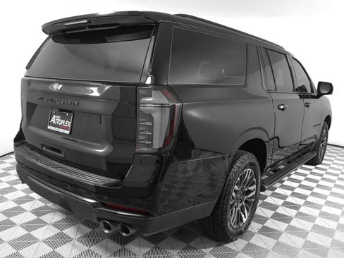 Used 2025 Chevrolet Suburban Z71 w/ Z71 Off-Road Package AWD/4WD image 4