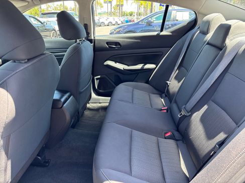 Used 2025 Nissan Altima 2.5 SV FWD image 21