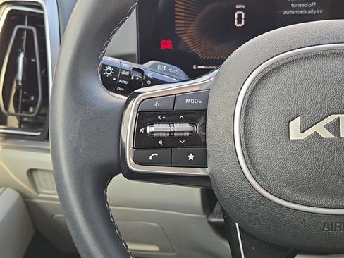 Used 2025 Kia Sorento EX w/ Panoramic Sunroof Package image 25