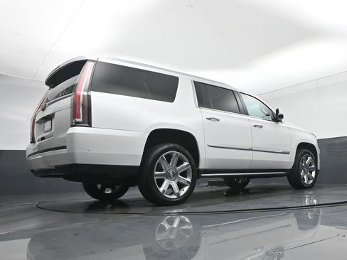 Used 2018 Cadillac Escalade ESV Luxury image 77