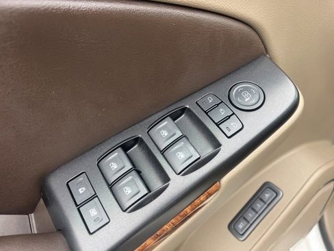 Used 2017 Chevrolet Suburban Premier image 11