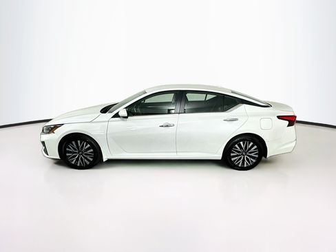 Used 2023 Nissan Altima 2.5 SV FWD image 4