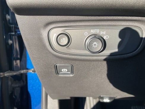 Used 2023 GMC Terrain SLE image 15