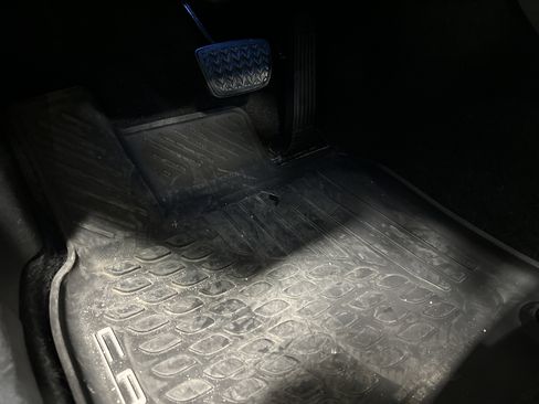 Used 2019 Toyota Camry XLE image 17