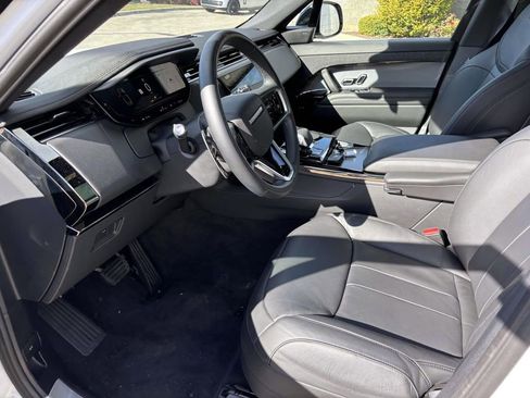 Used 2025 Land Rover Range Rover Sport image 9