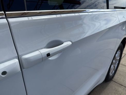 New 2026 Chrysler Voyager LX image 21