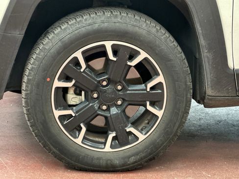 Used 2023 Jeep Renegade Trailhawk image 36