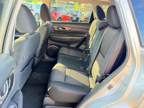 Used 2018 Nissan Rogue SV AWD/4WD image 29
