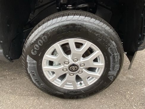 Certified 2025 Toyota Tacoma SR5 image 20