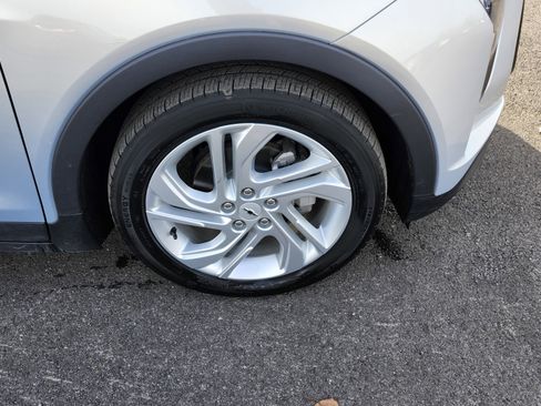 Used 2023 Chevrolet Bolt LT image 11