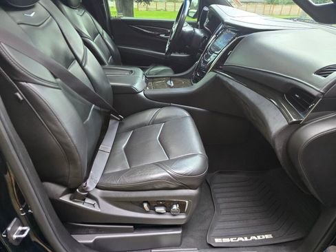 Used 2016 Cadillac Escalade ESV Platinum image 13