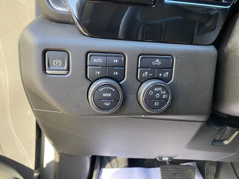 Used 2023 Chevrolet Silverado 1500 RST image 18