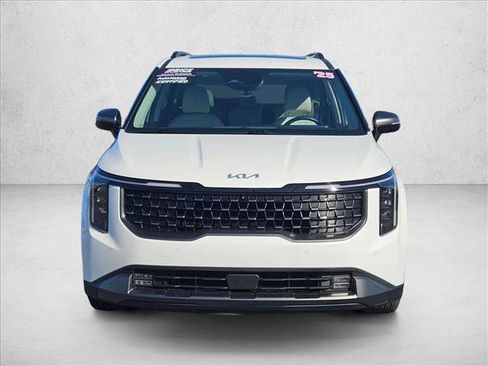 Used 2025 Kia Carnival SX w/ SX Dark Edition Package image 2