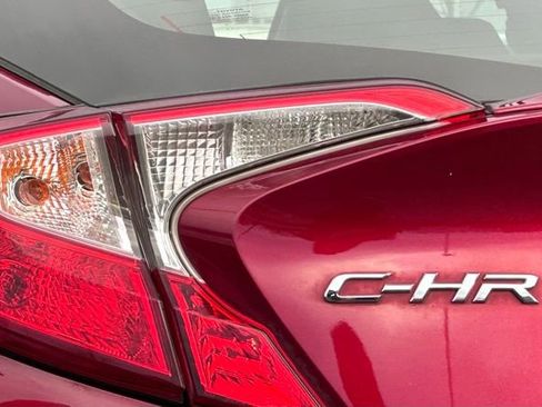 Used 2018 Toyota C-HR XLE image 6