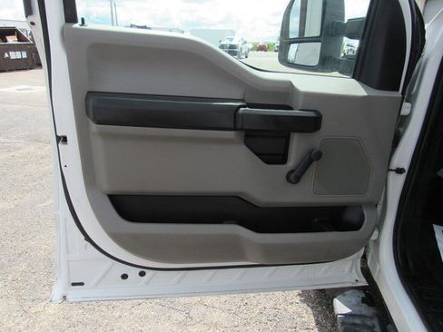 Used 2017 Ford F550 2WD Crew Cab Super Duty image 36