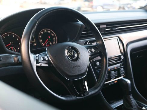 Used 2022 Volkswagen Passat 2.0T R-Line image 14