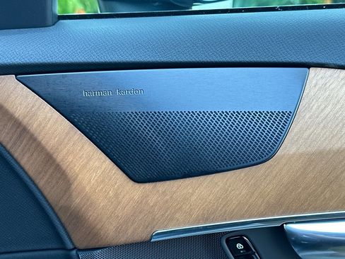 New 2025 Volvo XC90 B6 Plus w/ Protection Package Premier image 21