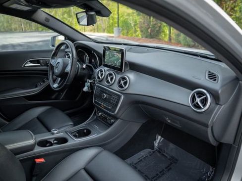 Used 2016 Mercedes-Benz GLA 250 image 26