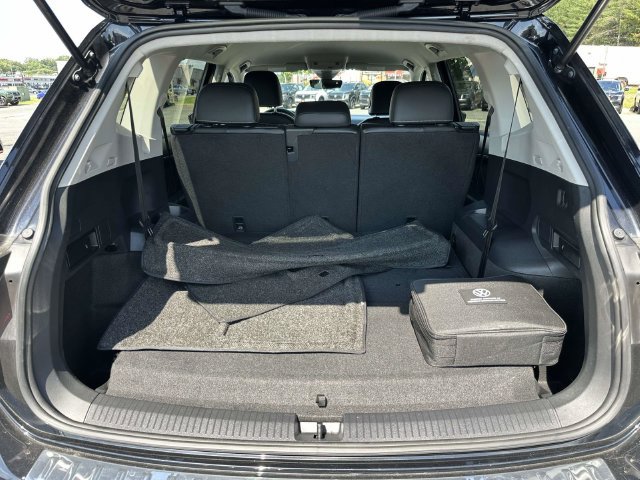 Used 2023 Volkswagen Tiguan SE FWD image 13